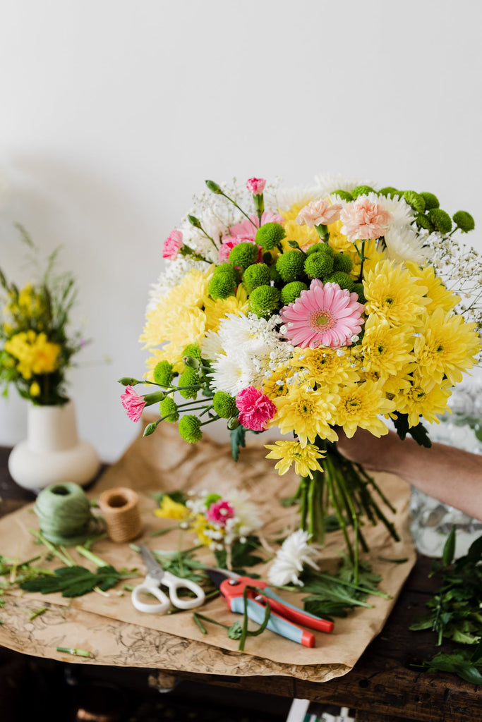 Tying Your Own Flower Bouquet at Home